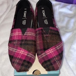 Toms fuchsia cozy plaid shoe